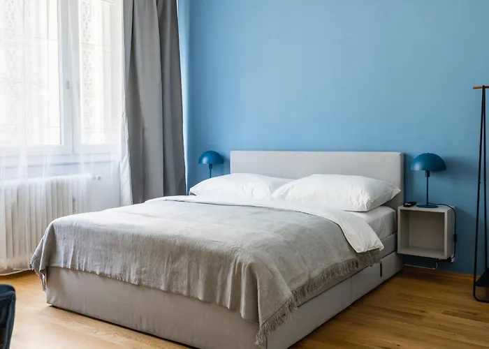 Bright Stylish In A Location Apartment *